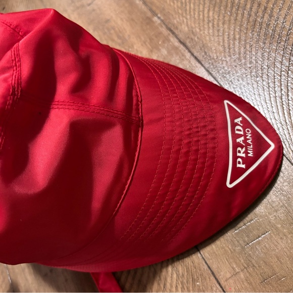 100% authentic Prada fisherman bucket hat - Picture 4 of 7